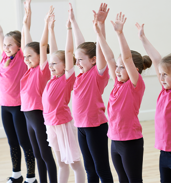 Drama girls pink handsup 353x378 1