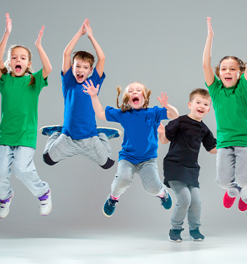 Street Dance group jumping 353x378 1
