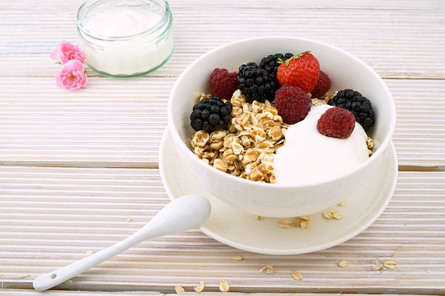The Ultimate Checklist for a Healthy Breakfast for Kids 2 berries, muesli, blackberries