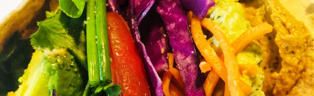 7 healthy packed lunch ideas for kids 3 Colourful vegetables including carrot, peppers and cabbage with chicken