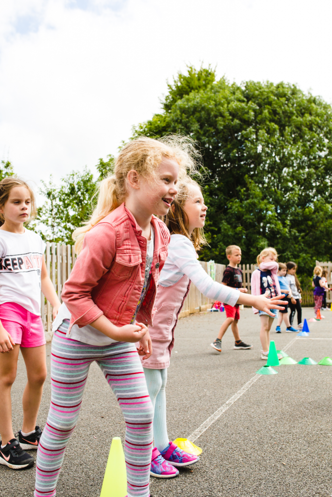 The Top 5 Benefits of Sport in Primary Schools 5 Participating in sports can ensure young people keep both mind and body healthy.