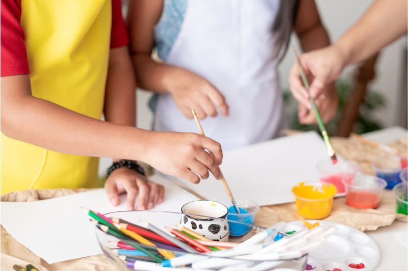 10 fun easter egg decorating ideas 1 Children painting